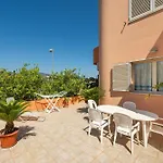 Appartamento Erica Lesley Villa San Pietro